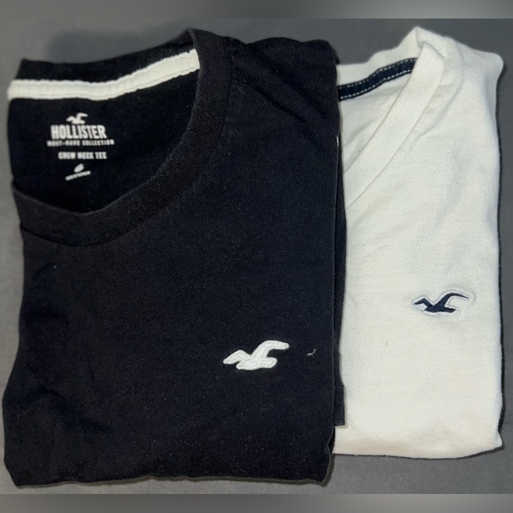 Hollister T shirt (2 pack). Black/White - Picture 2 of 2